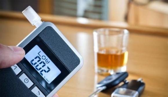 Uống một ly bia vẫn thổ lên nồng độ cồn