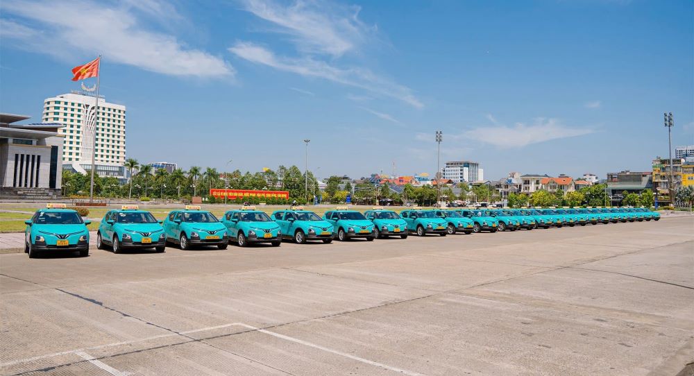 Taxi Hương Giang đã hợp tác với Xanh SM để triển khai dịch vụ taxi điện đầu tiên tại địa phương